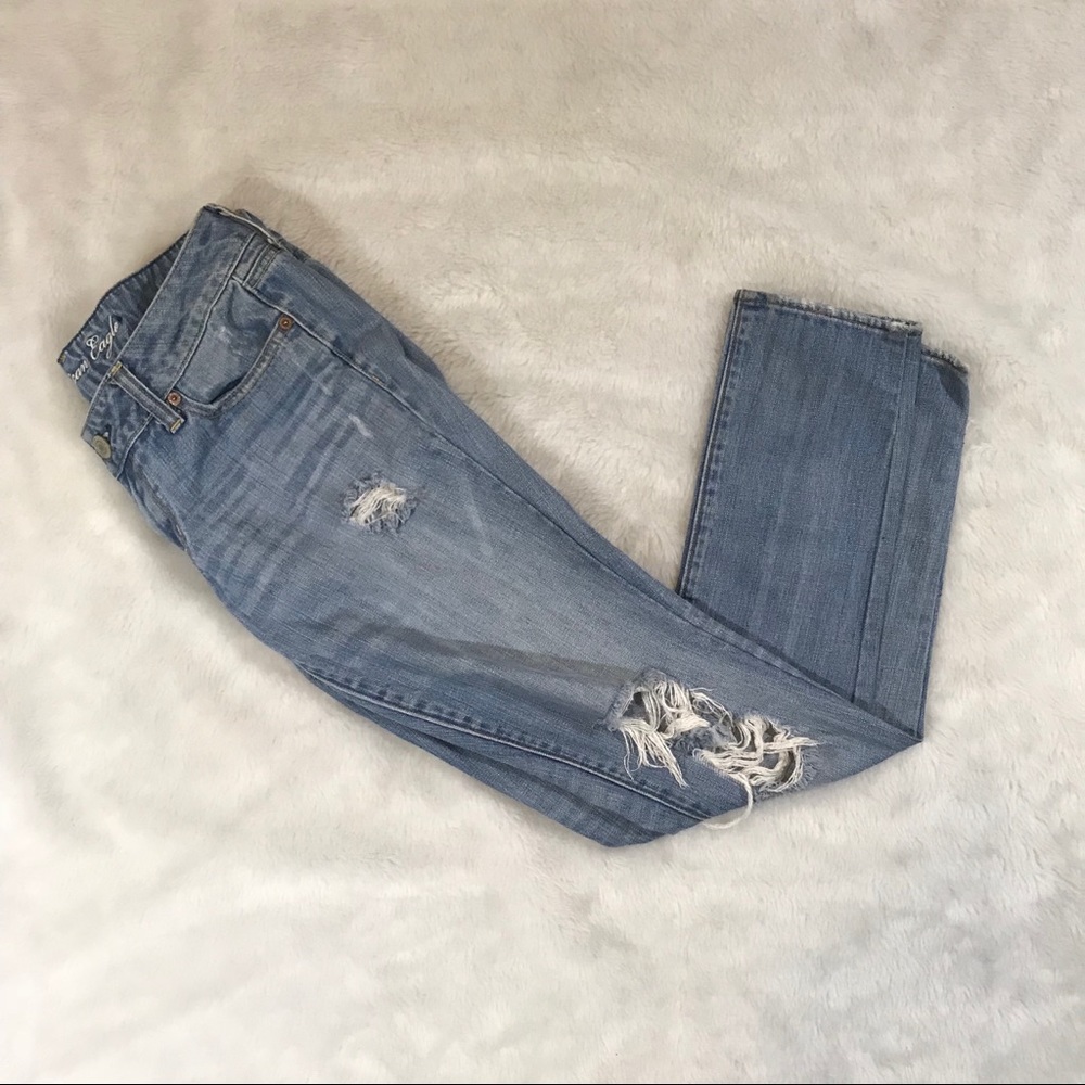 Women’s Distressed light wash Jeans